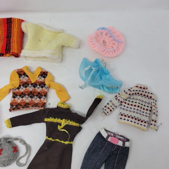 Vintage Lot Of Barbie Doll Mixed Doll Clothes Bags Dress Top Shorts Skirt70-80s - Picture 4 of 11
